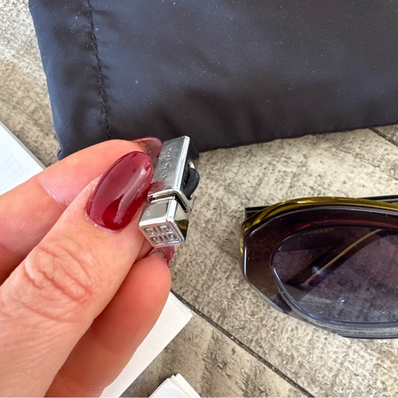 NWT GIVENCHY Gv Day Cat Eye Sunglasses 57mm - Brown
Denim - Picture 6 of 15